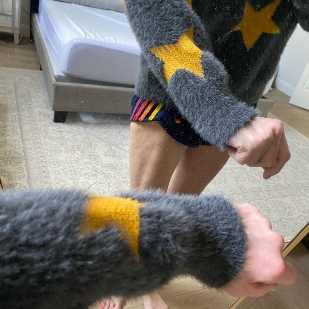 sweater - Picture 4 of 6